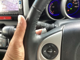 マニュアル車のような感覚で、ワインディングロードでも車を操れるパドルシフト付きです。長い下り坂でのエンジンブレーキや、高速道路の合流の際の加速も思いのままに操ることができ楽しめます