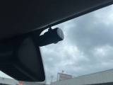 最近では付いてる車も多くなってきました。中古車ではまだまだ付いていればラッキーなドライブレコーダーです♪