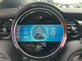 丸を基調としたMINIらしい運転席デザイン