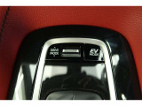 【EVドライブモード】駆動用電池から電力を供給し、電気モーターのみを使って走行するモードです。早朝・深夜の駐車場などで、騒音や排気ガスを気にすることなく走行することができます。