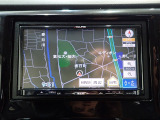 装備人気度が高いナビ付きです。ナビの案内があれば土地勘の無い所でも道に迷わず安心! 見知らぬ土地へのドライブも一層楽しくなります!