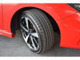 タイヤサイズは225/40R18です