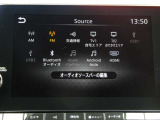 一枚岩のようなデザインのメーカーオプションナビは9インチの大画面に加えて、Bluetooth接続・HDMI端子・Apple CarPlayワイヤレス接続・スマホのワイヤレス充電など多数の機能が満載です!!