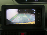 車両後方の映像を映すバックモニター。進路を確認しながら安全に車庫入れできます。