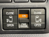【両側パワースライドドア】スマートキーや運転席のスイッチで後席両側スライドドアの開閉が可能♪電動だから力を入れてドアを開ける必要が無く、小さなお子様でも簡単に開け閉めでき快適です♪