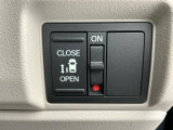狭い所でも乗り降り楽々な両側スライド仕様の片側電動スライドドアです!簡単にドアの開閉が出来る為女性やお年寄りにも優しく、荷物で手が塞がった時なども大変便利です!