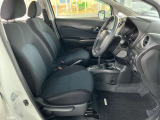 運転のしやすさや、乗り降りにも配慮した運転席
