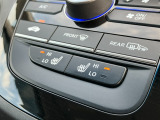 バックモニター装備。画面にて後方の確認が行えるので、バック駐車や車庫入れの際には重宝します。車の運転に慣れない方でも安心のガイドライン表示機能付。