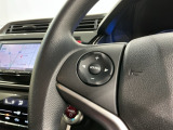 ステアリングにオーディオ操作スイッチが付いています。オーディオ画面に直接タッチしなくても操作が出来ますので、運転に集中できます。