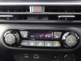 フルオートエアコン  「オート」を使って温度設定、車内の温度はいつも快適ですよ♪