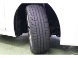タイヤサイズ 215/55R17。