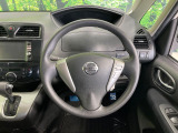 インテリアに合わせたデザインのステアリングは、運転される方のことも考え、運転しやすい形状、大きさです。是非一度、実際に触ってお確かめください。
