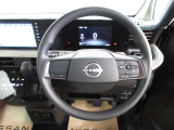 運転が楽しくなる明るく開放的な運転席まわりです。