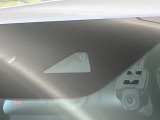 【i-ACTIVESENSE】走行中に前方の車両等を認識し、衝突しそうな時は警報とブレーキで衝突回避と被害軽減をアシスト。より安全にドライブをお楽しみいただけます。
