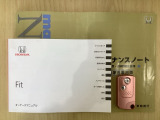 スマートキーは鍵をバッグに入れたままでもドアロックの開閉やエンジンのON・OFFができます。夜間や雨の日も鍵を探さなくて良いので便利です。
