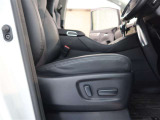 パワーシート搭載。微妙な調整が手軽にでき、ピッタリなポジションで運転することが可能です。