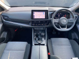 エクストレイルの運転席周りの画像です。
