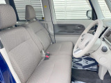 運転席まわりには十分なスペースがあり、大柄な方でもゆったり運転していただける環境です。