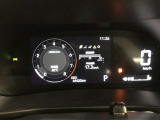 とっても見やすいメーターです。夜間時はラグジュアリーな気分にさせてくれる照明が魅力ですので、夜のドライブも楽しみになりますよ♪