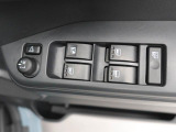パワーウィンドゥ 運転席ドアスイッチ照明付です。電動格納ミラーも手元でワンモーションで可能です。