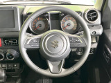 インテリアに合わせたデザインのステアリングは、運転される方のことも考え、運転しやすい形状、大きさです。是非一度、実際に触ってお確かめください。