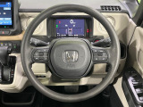 インテリアに合わせたデザインのステアリングは、運転される方のことも考え、運転しやすい形状、大きさです。是非一度、実際に触ってお確かめください。