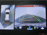 パノラミックビューモニター付きです。車両を上から見た様な映像を画面に表示。運転席からの目視だけでは見にくい、車両周辺の状況をリアルタイムでしっかり確認出来ます。