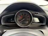 視認性に優れた表示が、必要な情報を瞬時に伝えます。Excellent visibility displays convey information instantly.