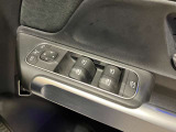 メモリー付き電動シートも装備されておりますのでシート位置を3パターン記憶できます。