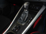電動パーキングブレーキ・ブレーキホールドを装備してます。ホールド機能は信号待ちが多い一般道で疲労軽減になり、大好評です!