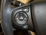 【ステアリングリモコン】ステアリングにオーディオ調節可能なスイッチが装備されていますので運転中でも視線をそらさずにオーディオの調節が可能です!