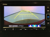 【バックカメラ】運転が苦手な方も車庫入れラクラクです!ギアをリバースに入れれば自動的に切り換わりますので、面倒な操作は不要です♪狭い駐車場もお車を傷つけず安心ですね!