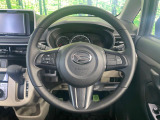 インテリアに合わせたデザインのステアリングは、運転される方のことも考え、運転しやすい形状、大きさです。是非一度、実際に触ってお確かめください。
