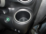 運転席と助手席にはドリンクホルダーがあります。取りやすい位置にありますからドライブも楽しくなりますね!