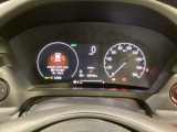 ハイブリット車専用のメーターです。右側の大型スピードメーターに加え、ステアリングスイッチを使って左のマルチインフォメーション・ディスプレイで燃費や動力伝達などの情報が見れるようになっています。