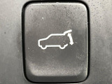【パワーバックドア】スマートキーや運転席のボタンを押すだけでリアゲートが自動で開閉します!荷物を持っている時や、高い位置にあるバックドアを閉める際に便利な機能です♪