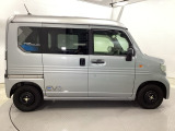 スライドドアなら狭い駐車場でもドアをぶつける心配がありません。ステップが低く乗り降りもしやすいです。