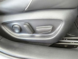 運転席電動シートは、シートポジションを細かく調整できるので長時間の運転もリラックスできますね。