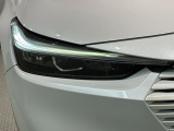 LEDヘッドライトは、点灯の瞬間から最大光量を発揮し、突然暗くなるトンネルなどでの安定感を高めます。