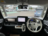 ますますドライブが楽しくなる、明るく開放的な運転席まわりです!