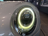 ヘッドライトはLEDです。とても明るく長寿命です。白い光で高輝度。暗闇での視認性に優れています。