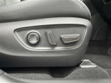 パワーシート搭載。微妙な調整が手軽にでき、最適なポジションで運転することが可能です。