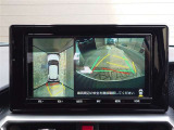 車を上から見下ろした視点で駐車をサポートするパノラマビューを搭載。運転席から確認しにくい車両周囲の状況を確認できます。