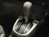 【フロアシフト】直感的な操作性や手に取りやすいレバー位置が特徴です。