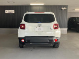 後ろ姿も存在感のあるお車になります。テールランプは&times;が使われており、ジェリ缶をモチーフに作られております。