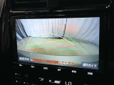 駐車が苦手な方でも安心のバックガイドモニター搭載。 後方の映像をクリアに表示し、ガイドラインで車庫入れや縦列駐車をしっかりサポート。毎日の運転がぐっとラクになります。