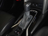 電動パーキングブレーキ・ブレーキホールドを装備してます。ホールド機能は信号待ちが多い一般道で疲労軽減になり、大好評です!