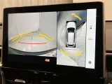 【バックガイドモニター】 車庫入れなど後進運転時に死角をモニターで確認ができて安全です♪ ステアリング操作の参考になるガイド線も表示しますので車庫入れがニガテな方も安心ですネ!