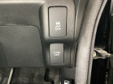 ハンドルの右側には安全装備の、CTBA(シティブレーキアシストシステム)とVSA(ABS+TCS+横滑り抑制)の解除スイッチがついています。