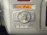 【オートエアコン】一度お好みの温度に設定すれば、車内の温度を検知し風量や温度を自動で調整。暑い&hellip;寒い&hellip;と何度もスイッチ操作をする必要はありません。快適な車内空間には必須の機能ですね♪